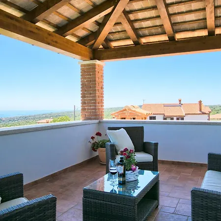 Loverka Near Pula Only 3 Km From The With Sea View * Peruski