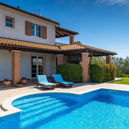 Loverka Near Pula Only 3 Km From The With Sea View Villa *