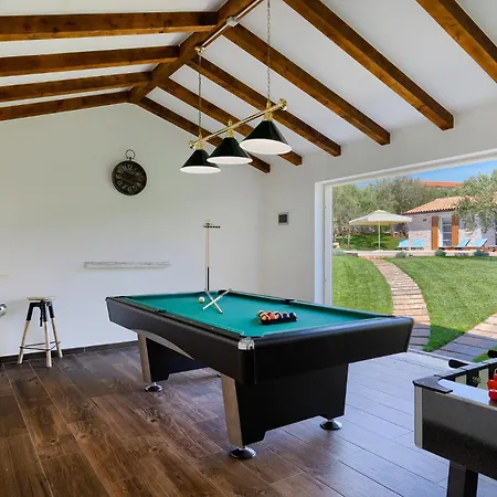 Loverka Near Pula Only 3 Km From The With Sea View Peruski