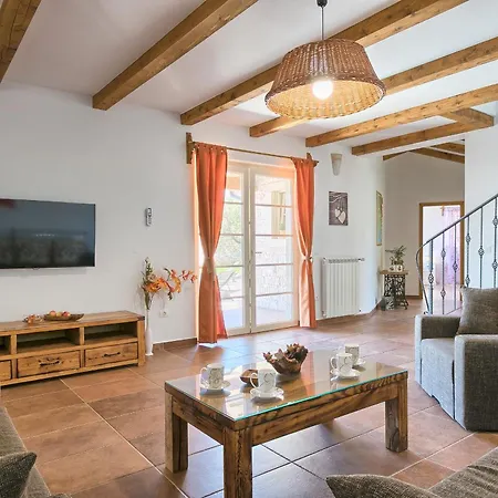 Loverka Near Pula Only 3 Km From The With Sea View * Peruski