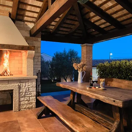 Villa Loverka Near Pula Only 3 Km From The With Sea View Peruski