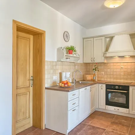 Villa Loverka Near Pula Only 3 Km From The With Sea View Peruski